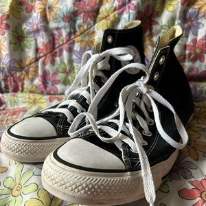 Converse Gently Used Womens 9